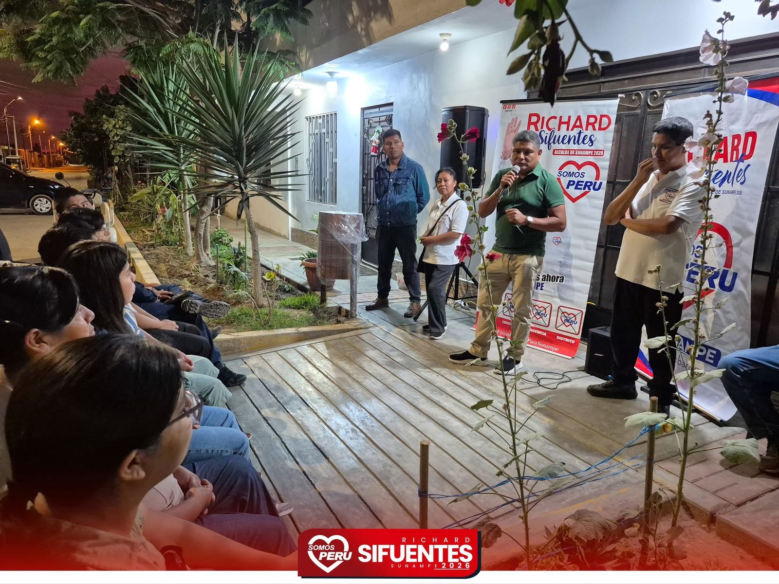 Reunión vecinal escuchando propuestas