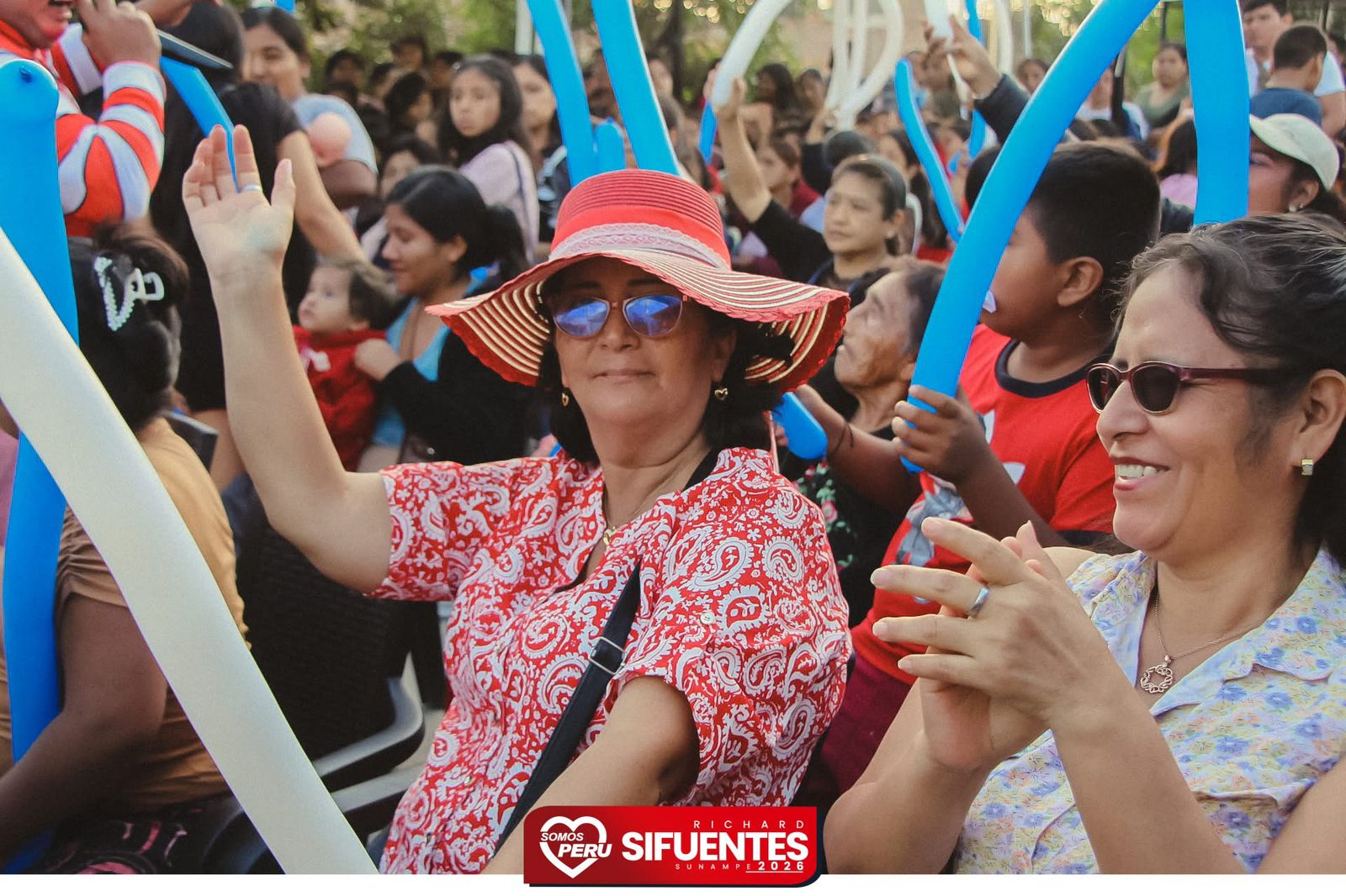 Vecinas vibrando con el mensaje de cambio